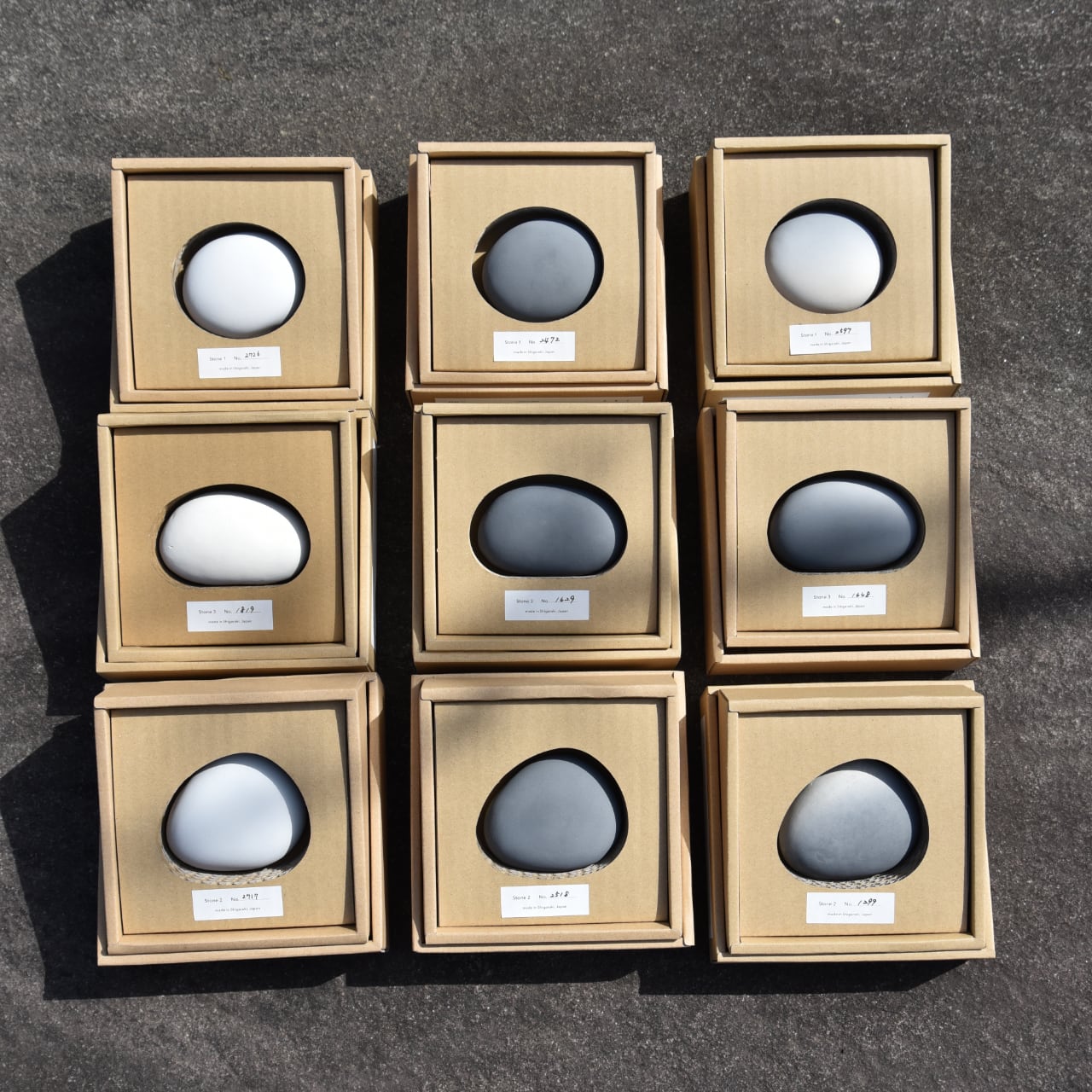 《自然石のような陶製のアロマディフューザー》pottery stone diffuser | elemense