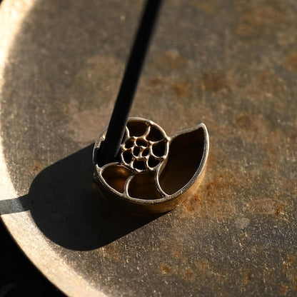 《オウムガイをモチーフにした真鍮鋳物のお香立て》Brass Incense holder "Nautilus（ノーチラス）”｜a.278オリジナル