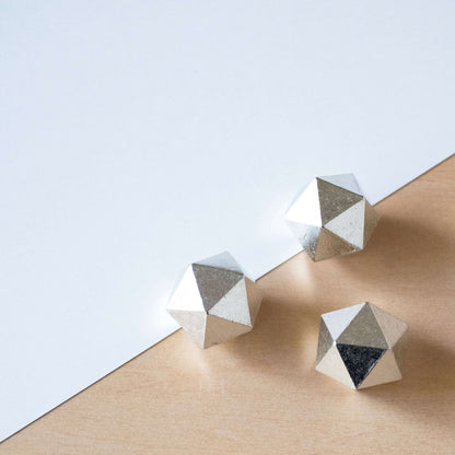 《リサイクル錫（すず）の正二十面体》poly aqua | NAGAE+（ナガエプリュス）