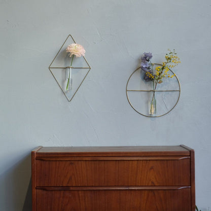 《真鍮フレームとガラス管の壁掛け一輪挿し》PIKE wall brass vase | WEST VILLAGE TOKYO