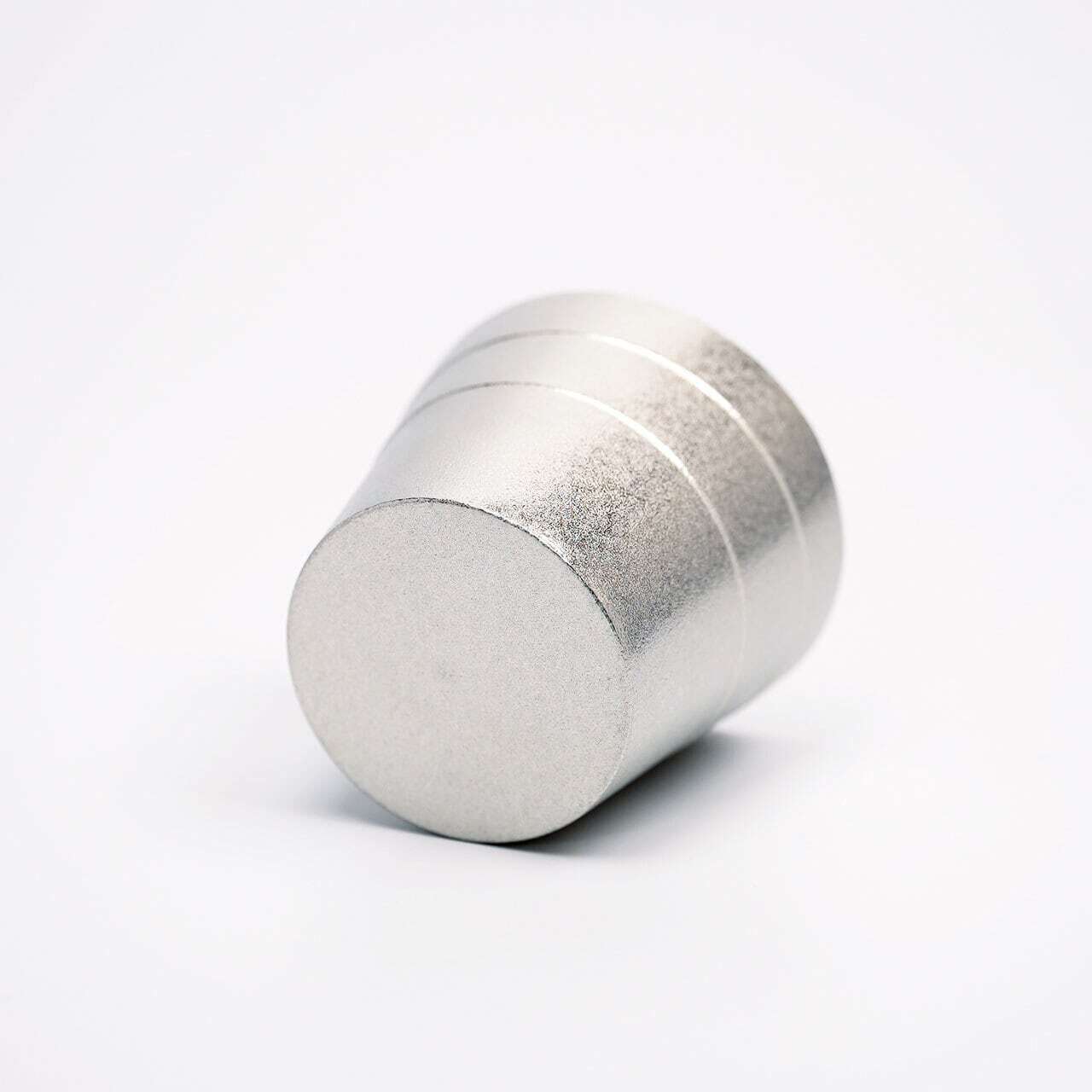 《錫（純度99.99%）の酒器・そば猪口》静波そば猪口｜銀雅堂（ぎんがどう）