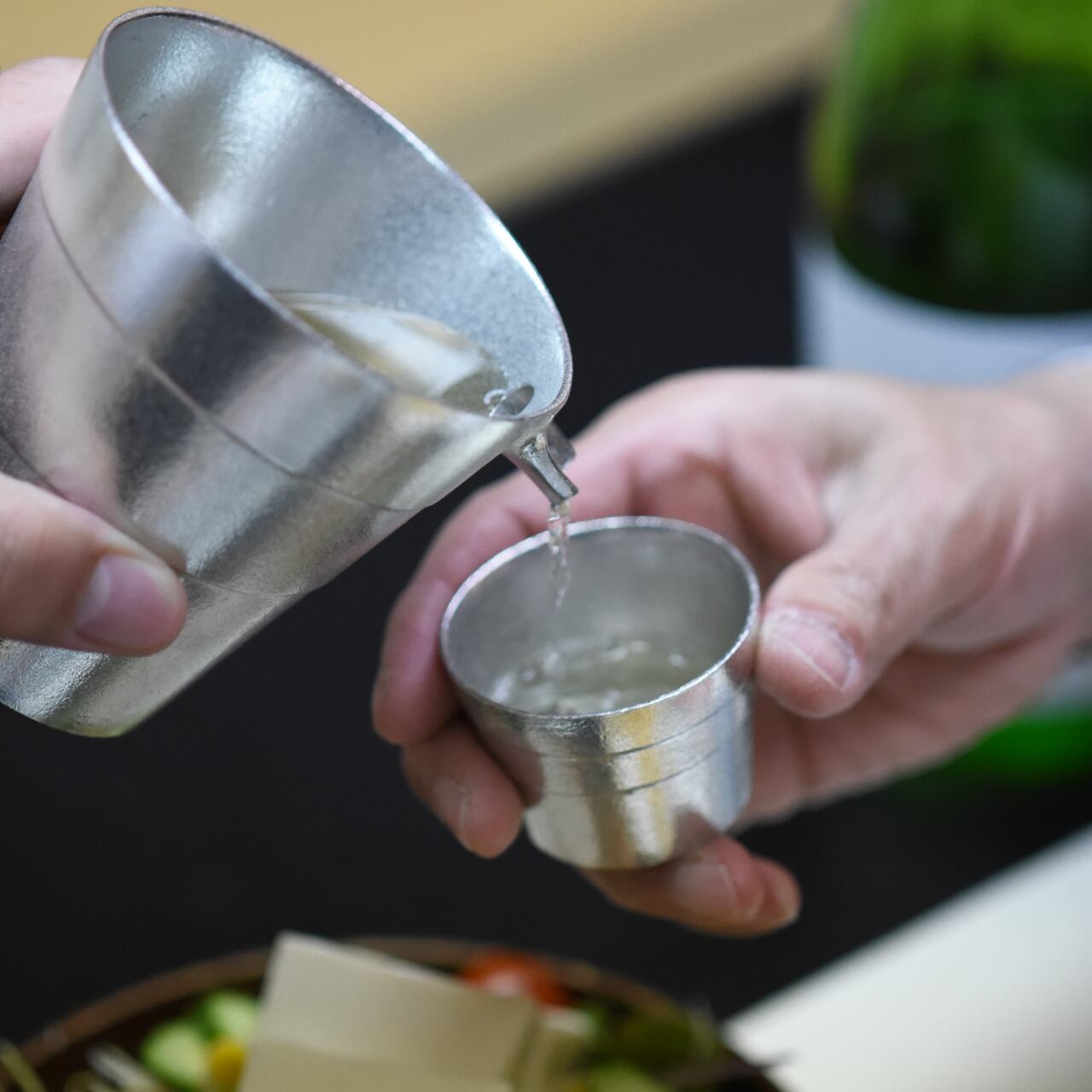 《錫（純度99.99%）の酒器・片口》静波片口｜銀雅堂（ぎんがどう）