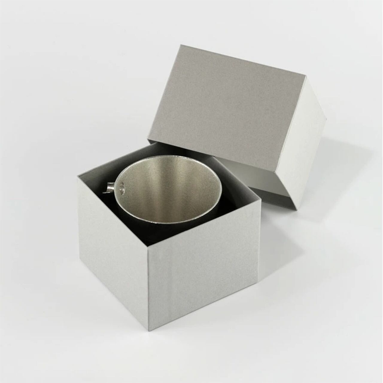 《錫（純度99.99%）の酒器・片口》静波片口｜銀雅堂（ぎんがどう）