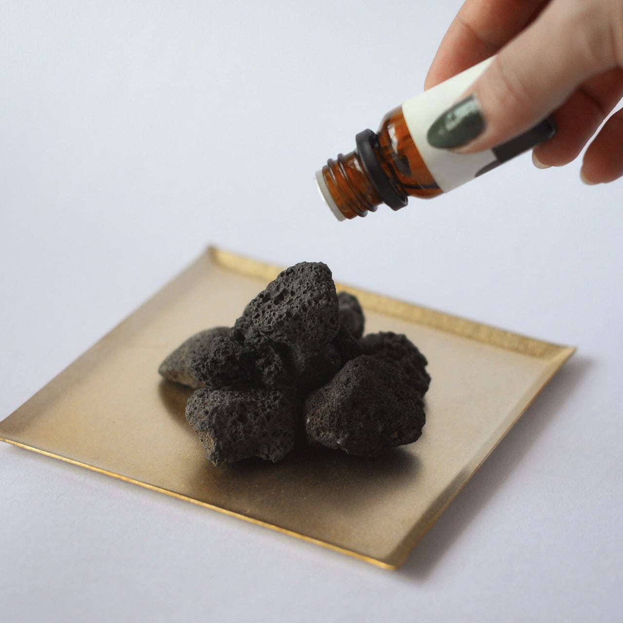 《アロマディフーザーに使えるちょうどいいサイズの溶岩石100g》a.278オリジナル