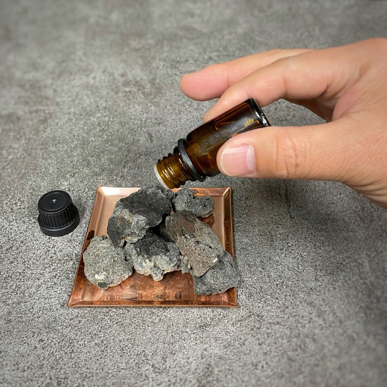 《アロマディフーザーに使えるちょうどいいサイズの溶岩石100g》a.278オリジナル