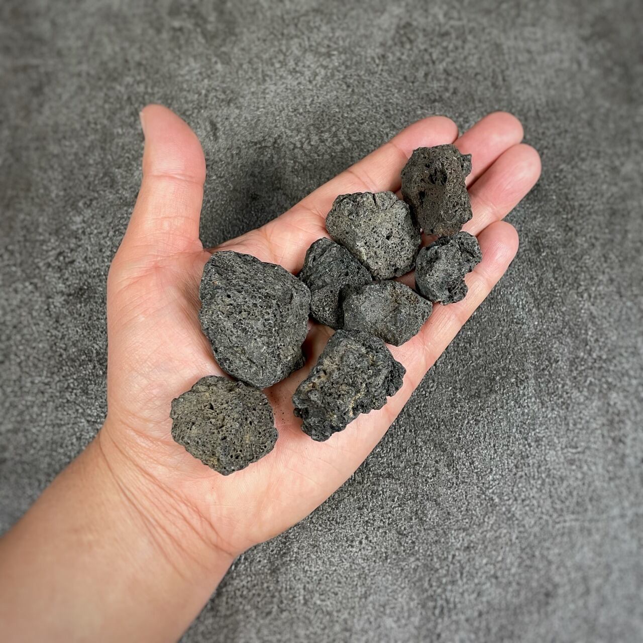 《アロマディフーザーに使えるちょうどいいサイズの溶岩石100g》a.278オリジナル