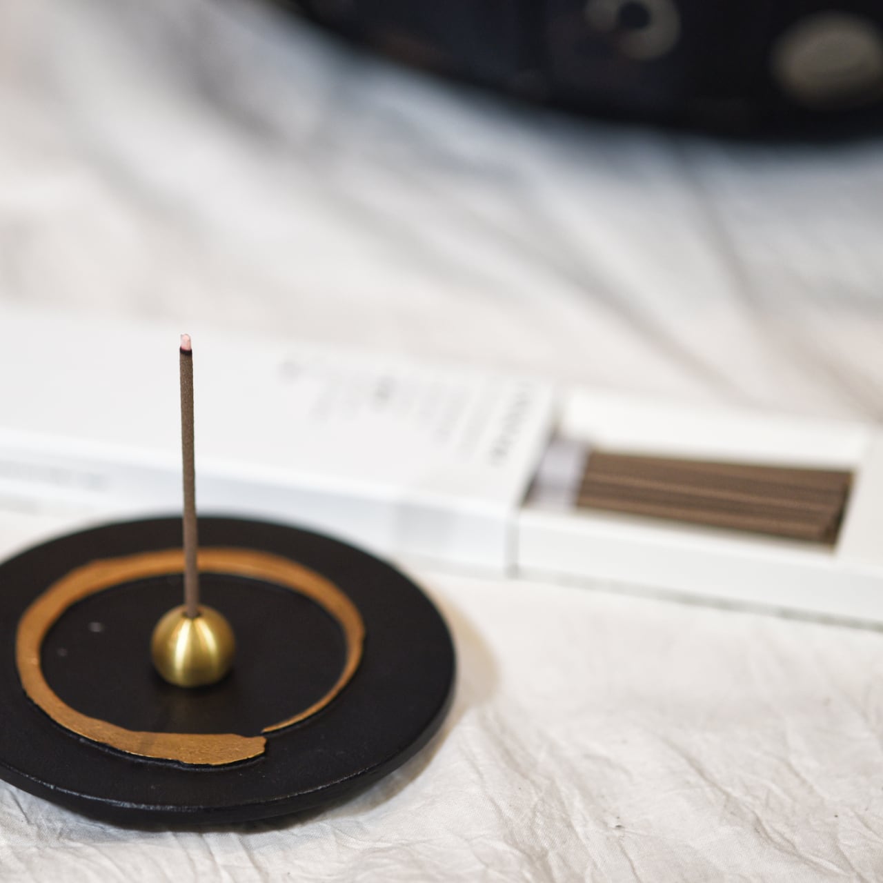 《鉄鋳物の香立て》一円相 | 銀雅堂