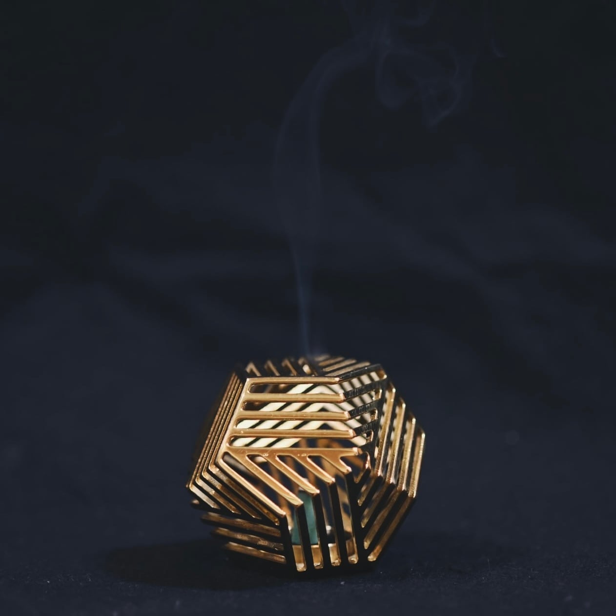 《a.278別注・真鍮製のコーン型香用香炉》老舗鋳物メーカによるロストワックス精密鋳造の透かしの技 CAGE P｜ifuki