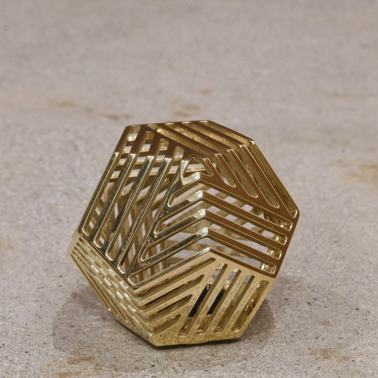 《a.278別注・真鍮製のコーン型香用香炉》老舗鋳物メーカによるロストワックス精密鋳造の透かしの技 CAGE P｜ifuki