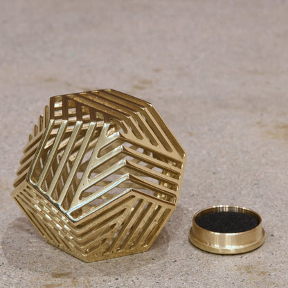 《a.278別注・真鍮製のコーン型香用香炉》老舗鋳物メーカによるロストワックス精密鋳造の透かしの技 CAGE P｜ifuki