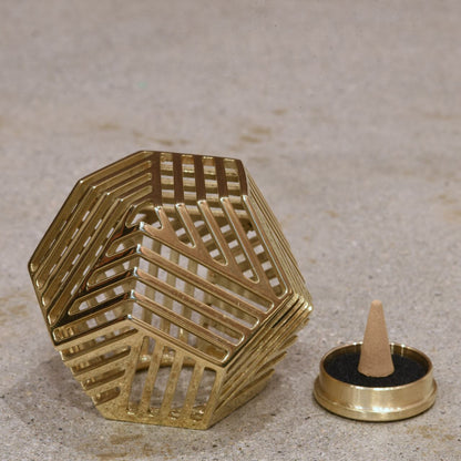 《a.278別注・真鍮製のコーン型香用香炉》老舗鋳物メーカによるロストワックス精密鋳造の透かしの技 CAGE P｜ifuki