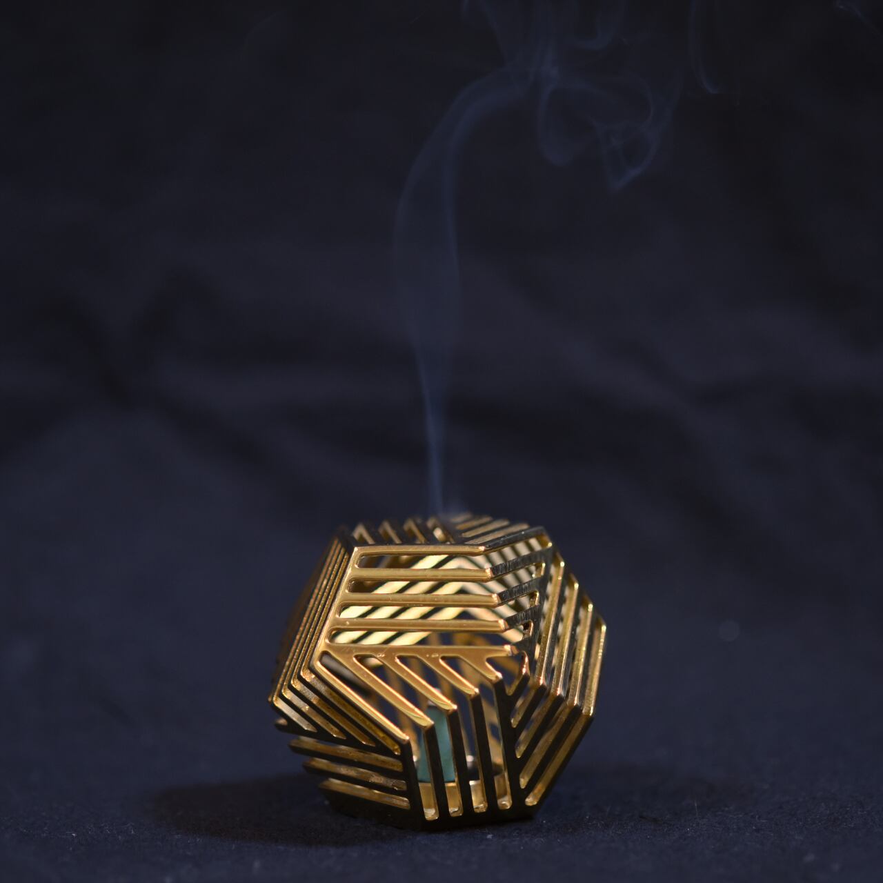 《a.278別注・真鍮製のコーン型香用香炉》老舗鋳物メーカによるロストワックス精密鋳造の透かしの技 CAGE P｜ifuki