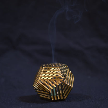 《a.278別注・真鍮製のコーン型香用香炉》老舗鋳物メーカによるロストワックス精密鋳造の透かしの技 CAGE P｜ifuki