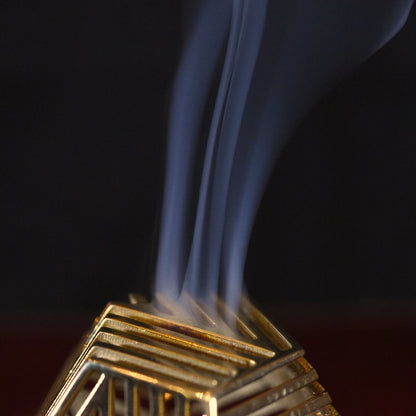 《a.278別注・真鍮製のコーン型香用香炉》老舗鋳物メーカによるロストワックス精密鋳造の透かしの技 CAGE P｜ifuki