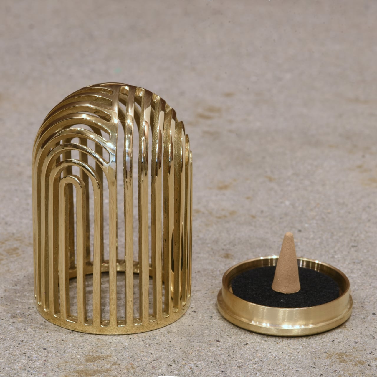 《a.278別注・真鍮製のコーン型香用香炉》老舗鋳物メーカによるロストワックス精密鋳造の透かしの技 CAGE A｜ifuki