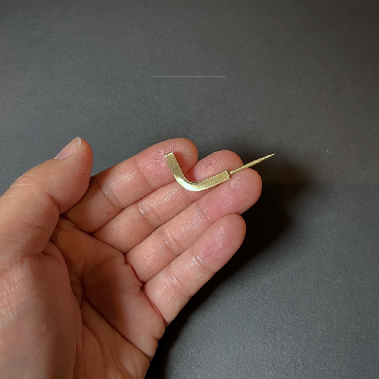 《真鍮のL字フック》BRASSプッシュピンLフック | Horn Please