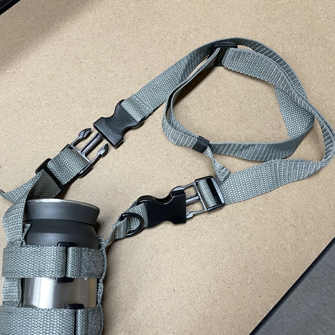 《フリーサイズ　タンブラー、ボトル用ハーネス》ボトルハーネス | genial