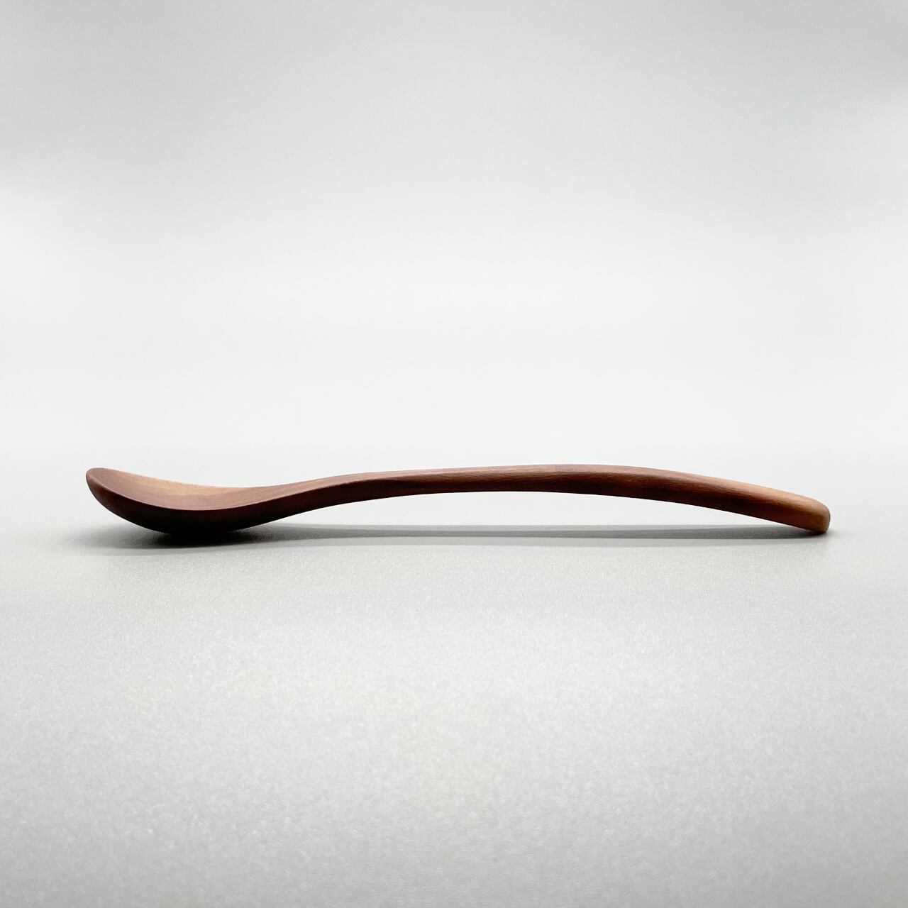 《国際プリン協会がプロデュースした木製プリン専用スプーン》木製カトラリーのリーディングカンパニー×国際プリン協会 | iiispoon（いいスプーン）