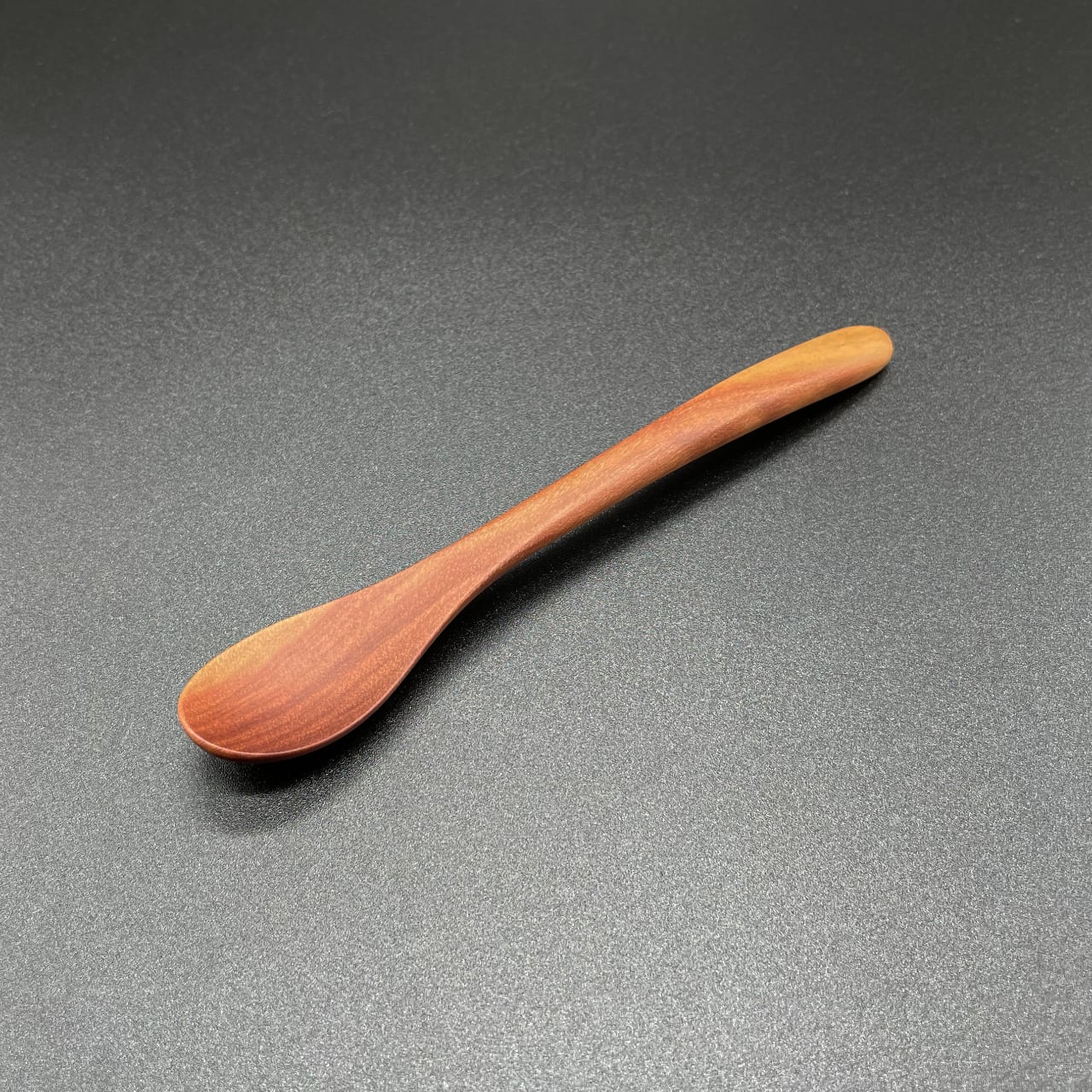 《国際プリン協会がプロデュースした木製プリン専用スプーン》木製カトラリーのリーディングカンパニー×国際プリン協会 | iiispoon（いいスプーン）