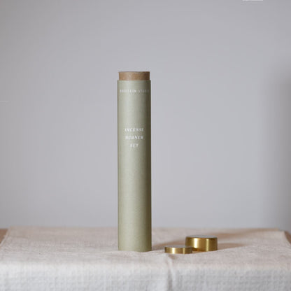 《フランキンセンスとジュニパーベリーのお香（バンブーインセンス）"真鍮の香立てセット”》Frankincense & Juniperberry - Addition Studio