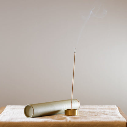 《フランキンセンスとジュニパーベリーのお香（バンブーインセンス）"真鍮の香立てセット”》Frankincense & Juniperberry - Addition Studio