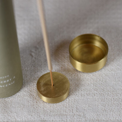 《フランキンセンスとジュニパーベリーのお香（バンブーインセンス）"真鍮の香立てセット”》Frankincense & Juniperberry - Addition Studio