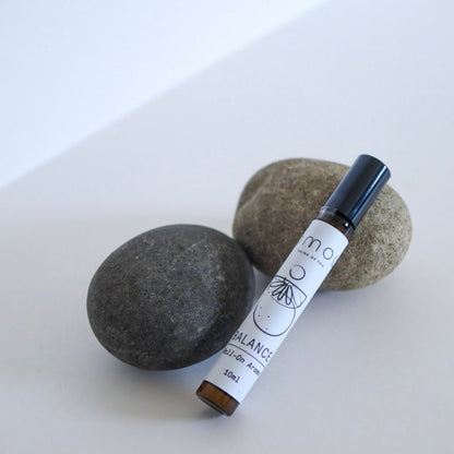 《日本製 環境にも動物にも優しいロールオンフレグランス》ロールオンアロマ | OMOU