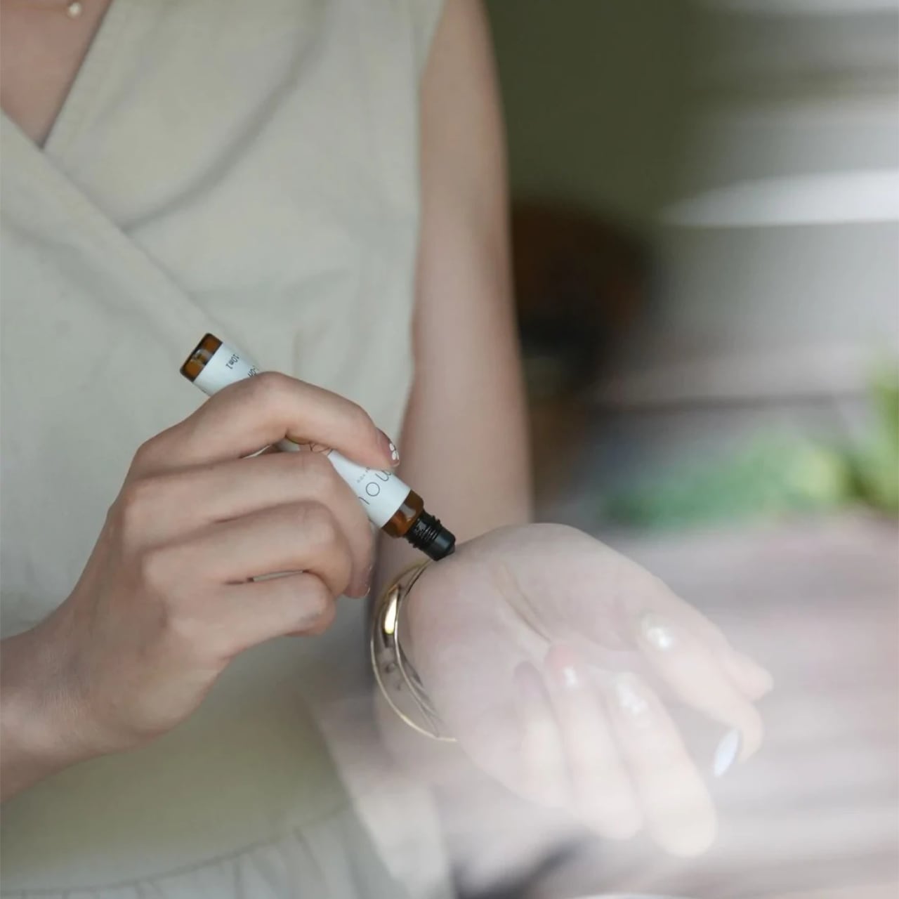 《日本製 環境にも動物にも優しいロールオンフレグランス》ロールオンアロマ | OMOU