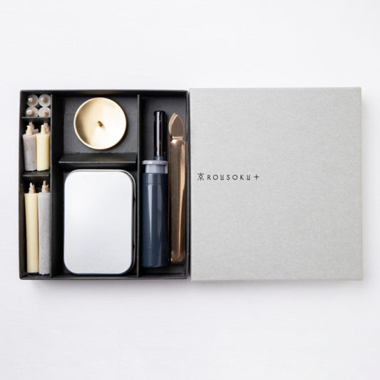《ロウソク瞑想にフォーカスした和ろうそくセット》おうち時間の癒しに 和ろうそくを楽しむ7点セット（ろうそく、燭台、ライター、芯切り、芯入れ付き）| 京ROUSOKU+
