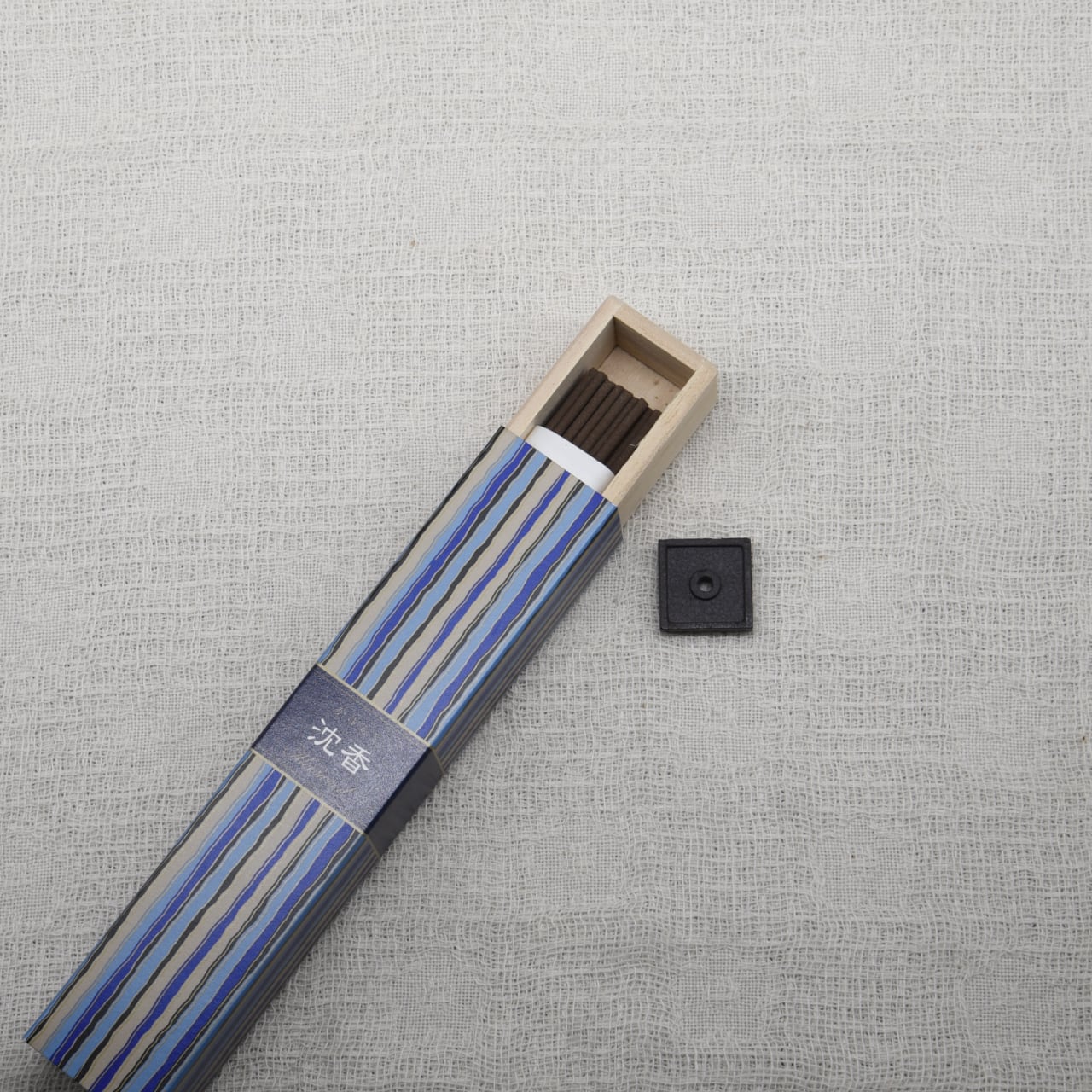 《定番・和のお香》沈香の香り（線香タイプ）｜日本香堂 かゆらぎ