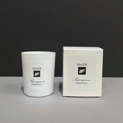 《フランス製・天然素材のウッディな香りと木製芯で焚火気分を味わえるアロマキャンドル》ソーヴィニョン ファイヤプレイス キャンドル | Anier Parfums（アニエルパルファン）