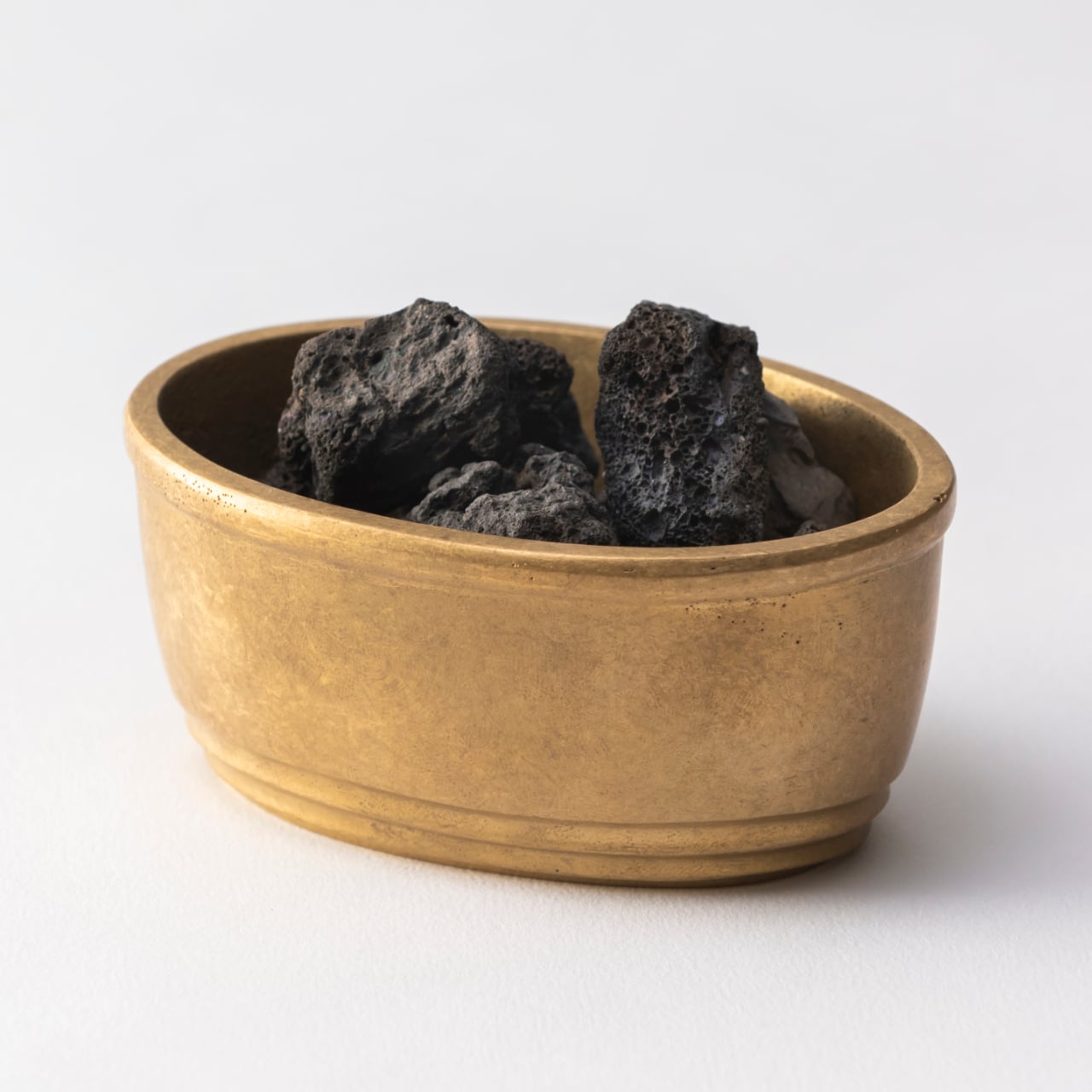 《溶岩石と真鍮鋳物のアロマ・ディフューザー》鋳銅 溶岩石楕円香器 | 銀雅堂