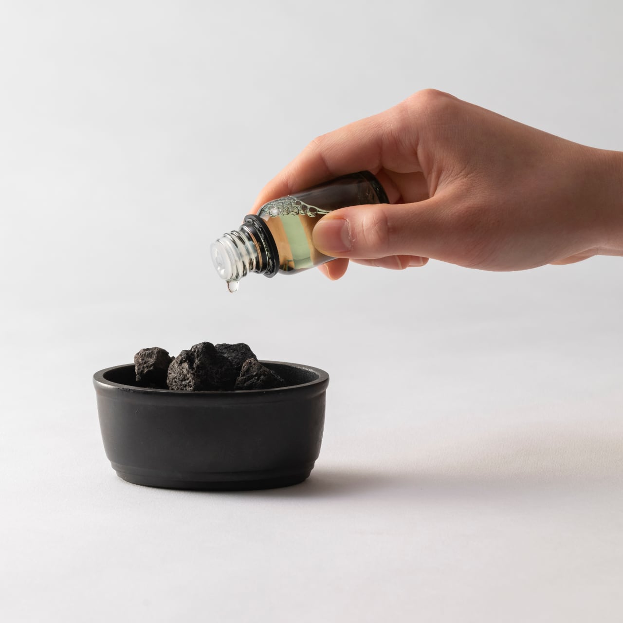 《溶岩石と真鍮鋳物のアロマ・ディフューザー》鋳銅 溶岩石楕円香器 | 銀雅堂