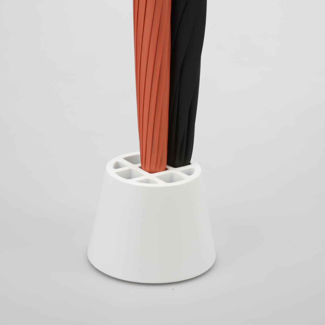 《アルミ鋳物の傘立て》section（セクション）｜ naft