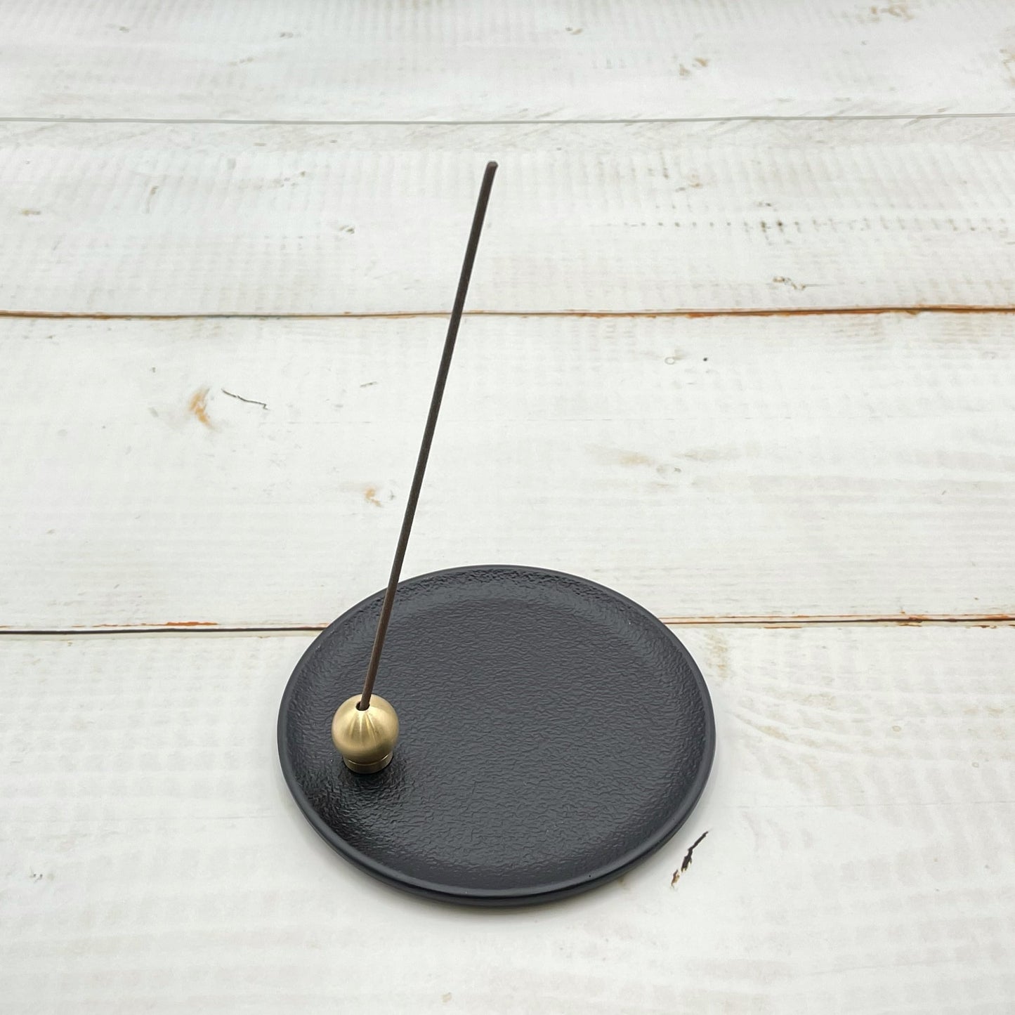 《真鍮製・ミニマルデザインな香立て（ゴールド）》お好みのトレイやお皿を使って自分だけのお香立て