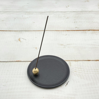 《真鍮製・ミニマルデザインな香立て（ゴールド）》お好みのトレイやお皿を使って自分だけのお香立て