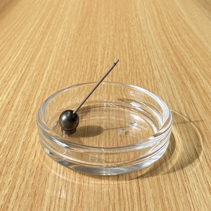 《真鍮製・ミニマルデザインな香立て（ブラック）》お好みのトレイやお皿を使って自分だけのお香立て