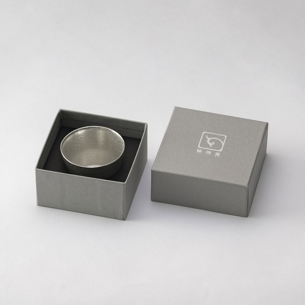 《錫（純度99.99%）の酒器・お猪口》静波お猪口｜銀雅堂（ぎんがどう）