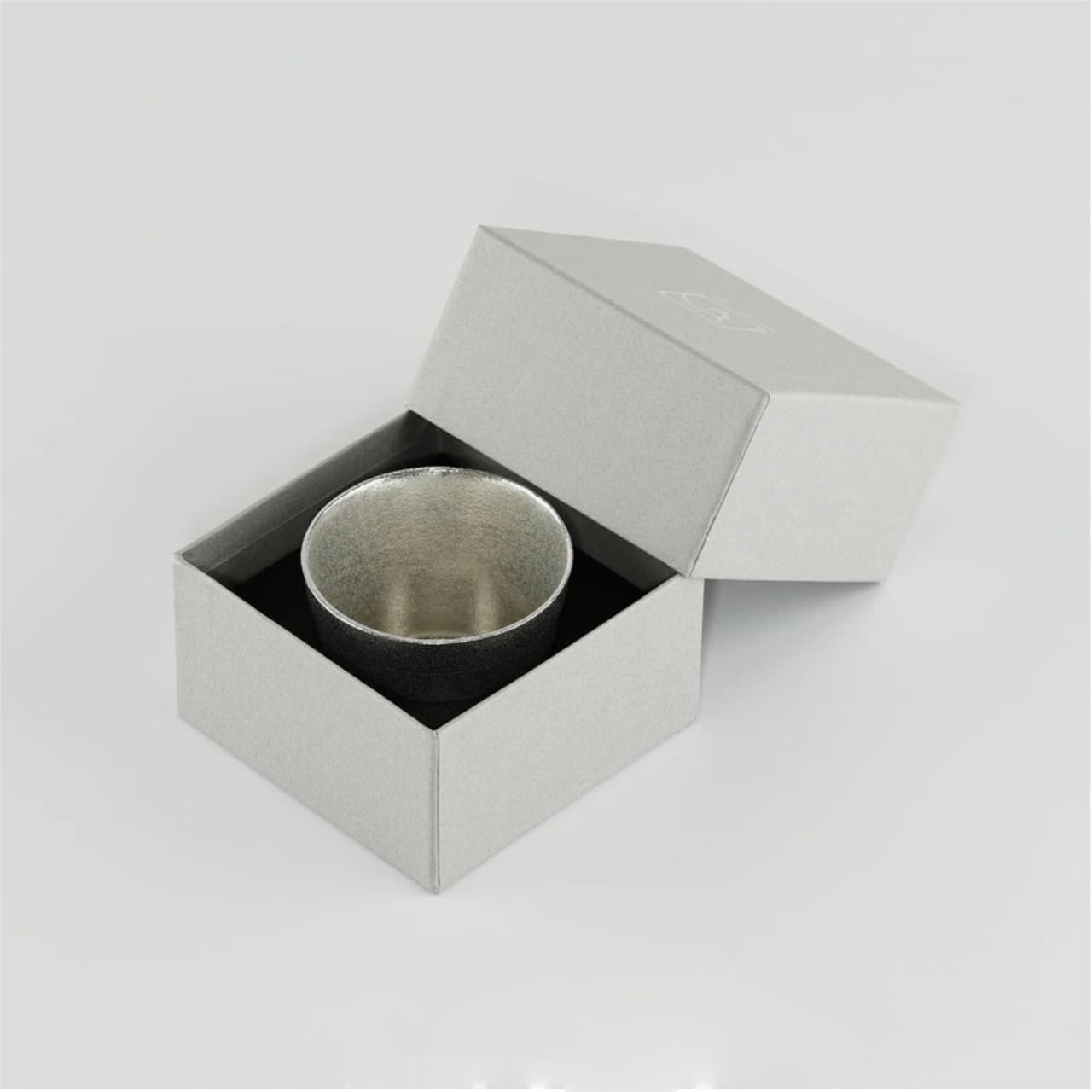 《錫（純度99.99%）の酒器・ぐい呑み》静波ぐい呑み｜銀雅堂（ぎんがどう）