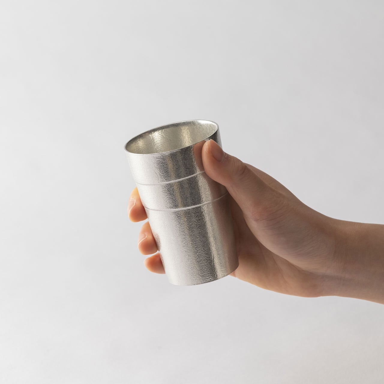 《錫（純度99.99%）の酒器・ビールタンブラー》静波ビールタンブラー｜銀雅堂（ぎんがどう）