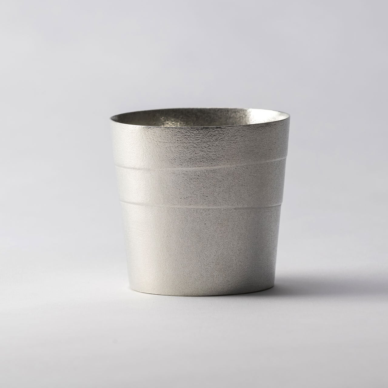 《錫（純度99.99%）の酒器・ロックグラス》静波ロックグラス｜銀雅堂（ぎんがどう）