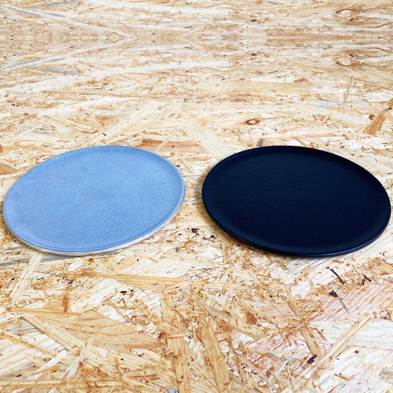 《アルミ鋳物のトレイ》ラウンド (丸形) トレイ L | シルバー / ブラック