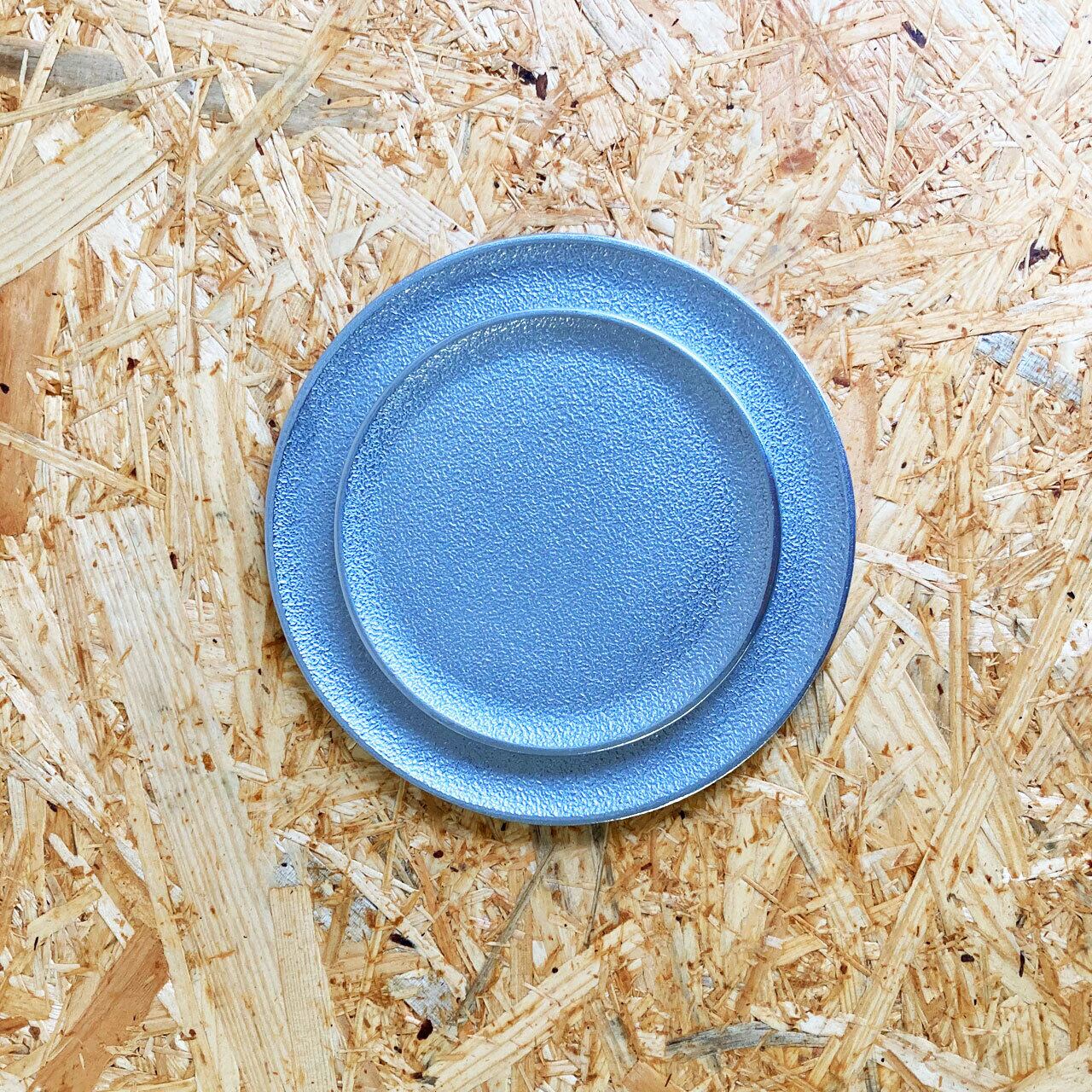 《アルミ鋳物のトレイ》ラウンド (丸形) トレイ L | シルバー / ブラック