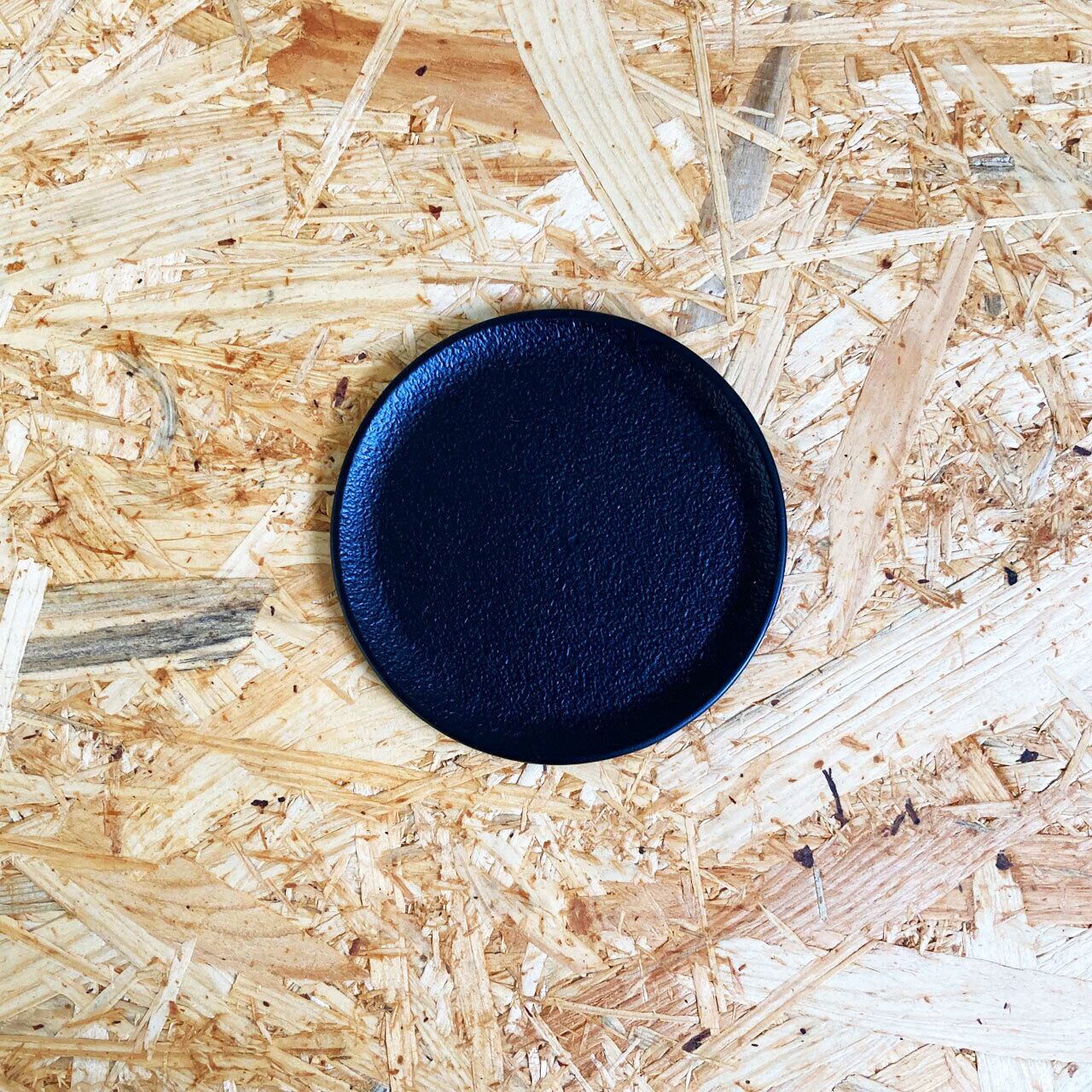 《アルミ鋳物のトレイ》ラウンド (丸形) トレイ S | シルバー / ブラック