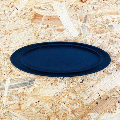 《アルミ鋳物のトレイ》オーバル (楕円) トレイ L | シルバー / ブラック