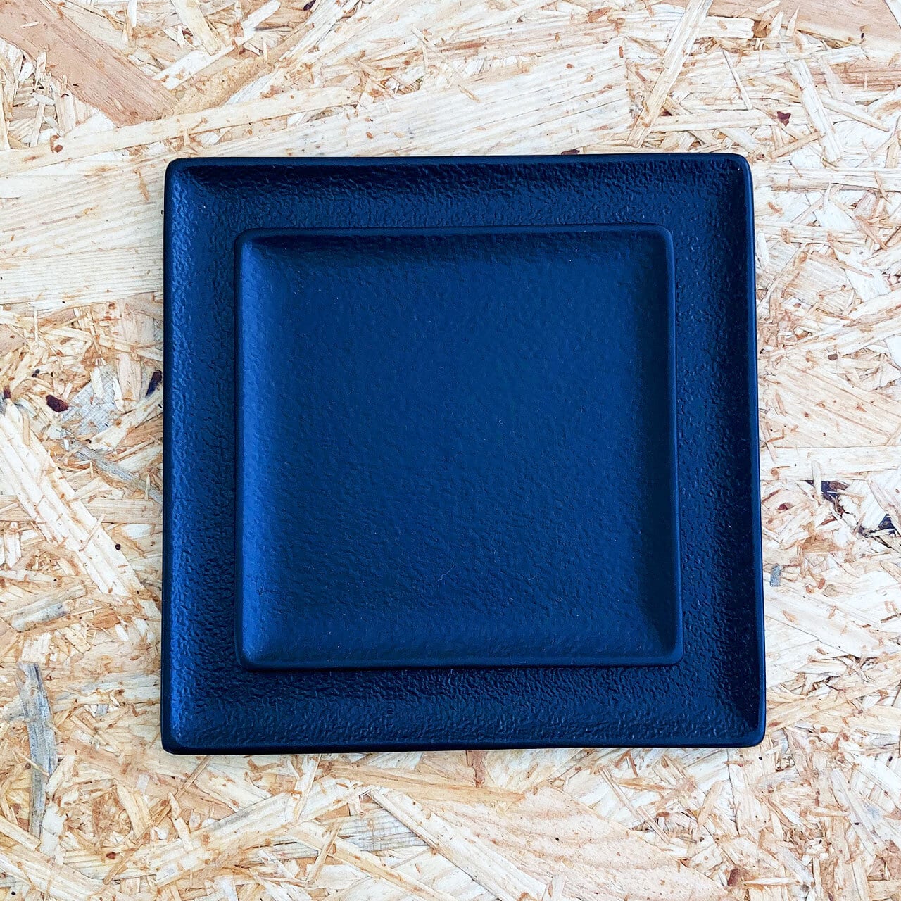 《アルミ鋳物のトレイ》スクエア (四角) トレイ S | シルバー / ブラック