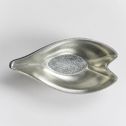 《桜をモチーフにした錫製酒器セット》さくら錫 ぐい呑み2客 & さくら錫片口セット｜hiracle（ヒラクル）