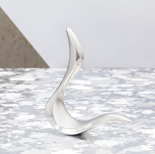 《チタンのカッサ》デザイン＋新潟燕三条の金属加工技術と熟練職人による鏡面研磨（silver）｜ cygne（シーニュ）