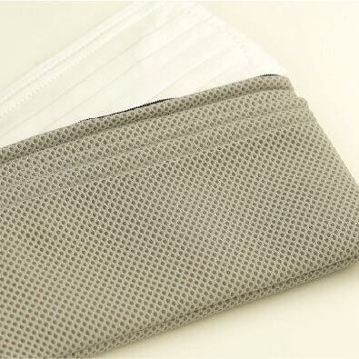 《抗菌マスクポーチ》使い捨てマスクをそのまま洗濯できる。マスクポーチも常に清潔。日本製、抗菌・防臭、ノンホルマリン素材のマスクポーチ（３色）