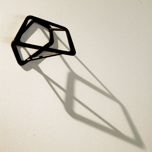 《ブロンズ製のコートフック》アシンメトリーデザインと日の光、照明がつくり出す影が美しい（Sサイズ）｜splinkle （スプリンクル）